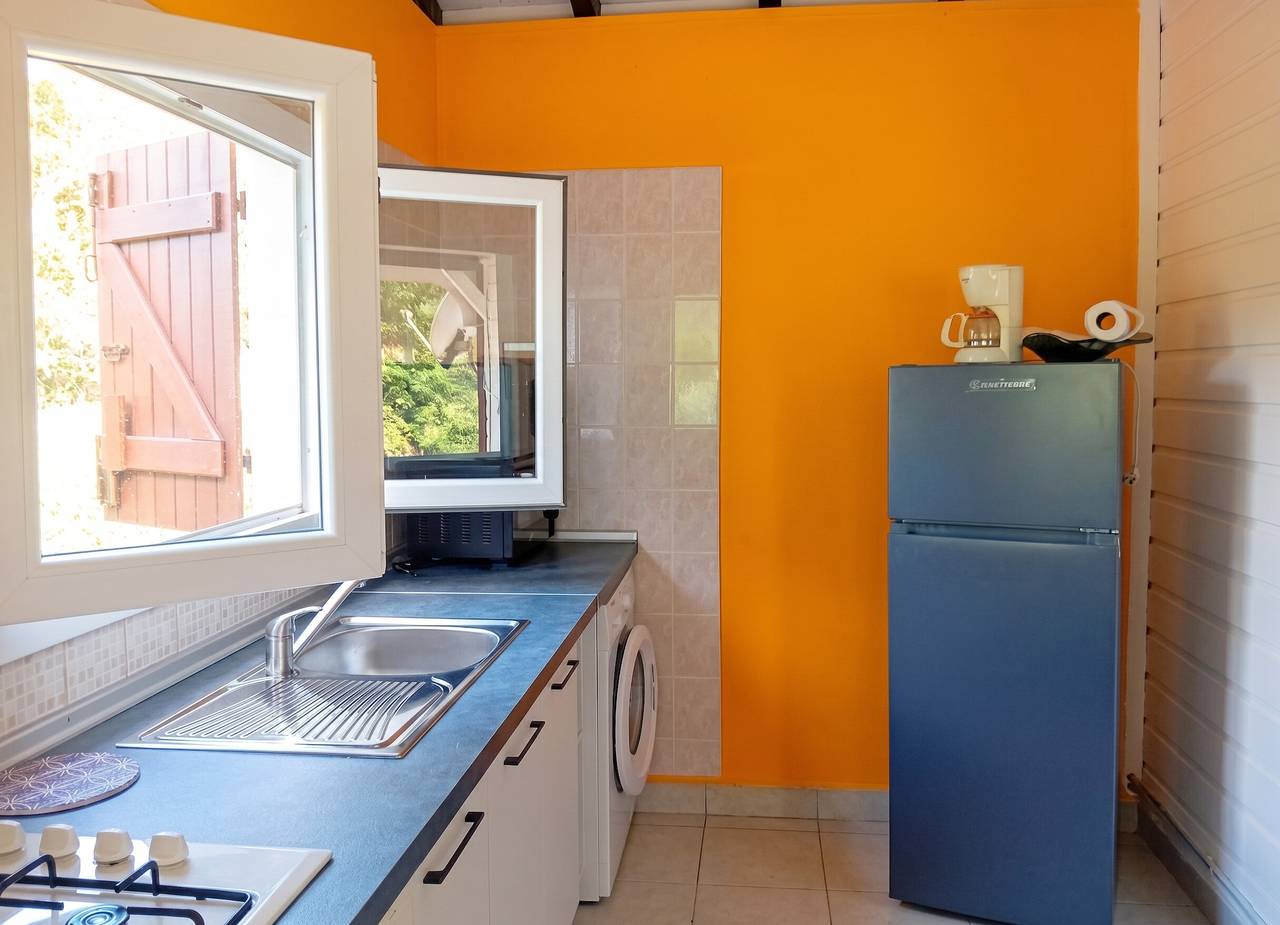 Acogedor Bungalow con Vista al Jardín en Les Abymes in Les Abymes, Guadalupe