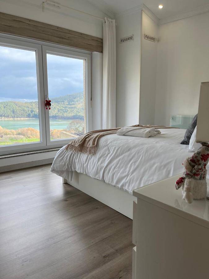Maison de vacances pour 8 personnes, avec Balcon et Terrasse ainsi que Jardin et Vue à Mañón