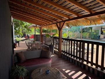 Gîte pour 4 personnes, avec vue ainsi que terrasse et piscine à Montsinéry-Tonnegrande