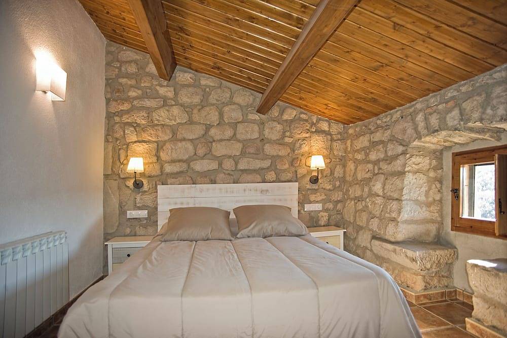 Ven a vivir una experiencia unica en plena naturaleza en La Sala de Biure in Sagás, Provincia de Barcelona