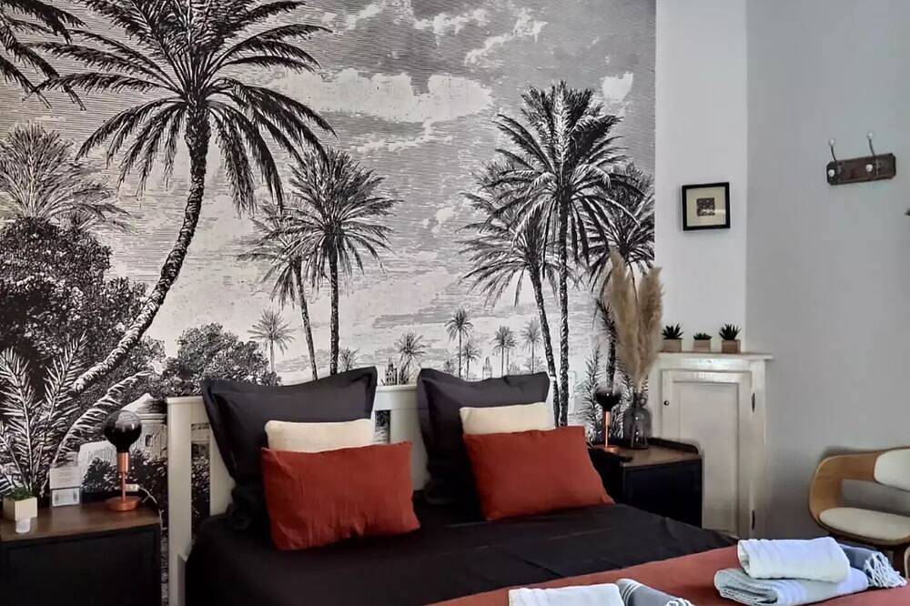 Bordeaux Villa avec Piscine chauffée et Jacuzzi, 9 chambres / 19 personnes in Sauveterre-de-Guyenne, Région de Langon