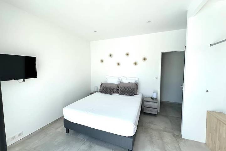 Location de vacances pour 8 personnes, avec jardin ainsi que terrasse et jacuzzi à Thairé - 4