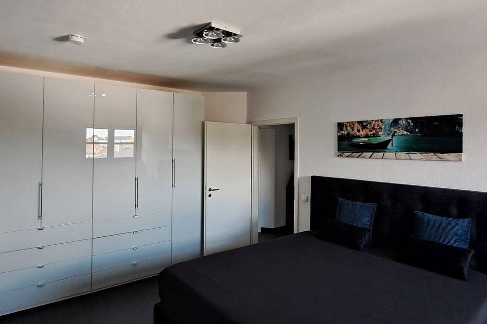 Ganze Wohnung, Olli´s Lodge- 2 Zimmer Ferienwohnung 20min von Bonn entfernt. in Meckenheim, Rhein-Sieg-Kreis