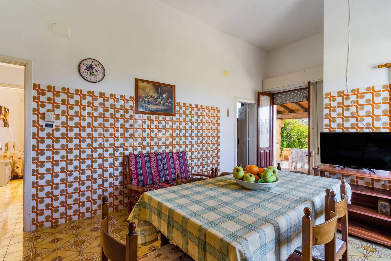 Appartamento intero, Appartamento 'Aurora's' con terrazza privata, giardino privato e aria condizionata in Racale, Golfo di Taranto