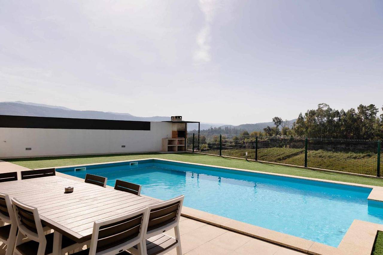 Eight-Bedroom House in Britelo, Gémeos e Ourilhe, Distrito de Braga