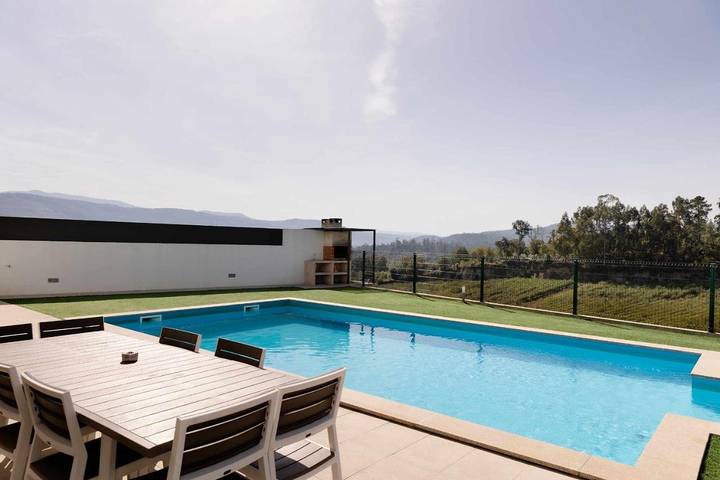 Location de vacances pour 20 personnes, avec vue ainsi que piscine et jardin à Celorico de Basto - 4