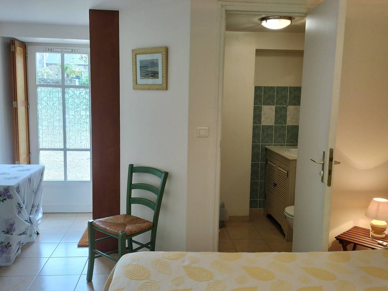 Habitación de huéspedes «Les Hortensias» con terraza, jardín compartido y Wi-Fi in Cancale, Bahía del Monte Saint-Michel