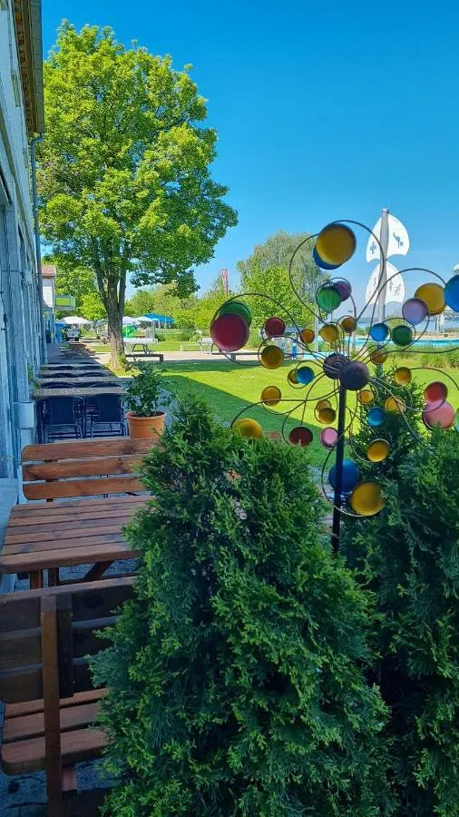 Hostel für 4 Personen, mit Pool und Seeblick sowie Garten - 1