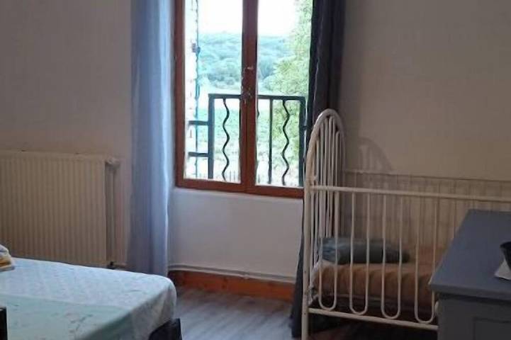 Location de vacances pour 5 personnes, avec terrasse ainsi que piscine et jardin à Vénéjan - 3