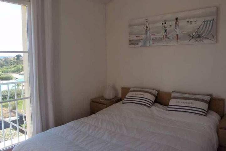 Magnífica vista al mar, aire acondicionado, jardín, dominio privado con gran piscina, wifi gratuito in Roquebrune-sur-Argens, Costa mediterránea (Francia)