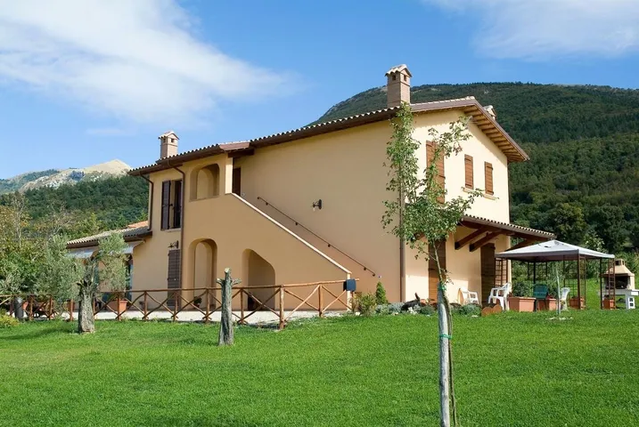 Casa de familia para 2 personas, con vistas además de jardín y terraza, Se admiten mascotas - 1