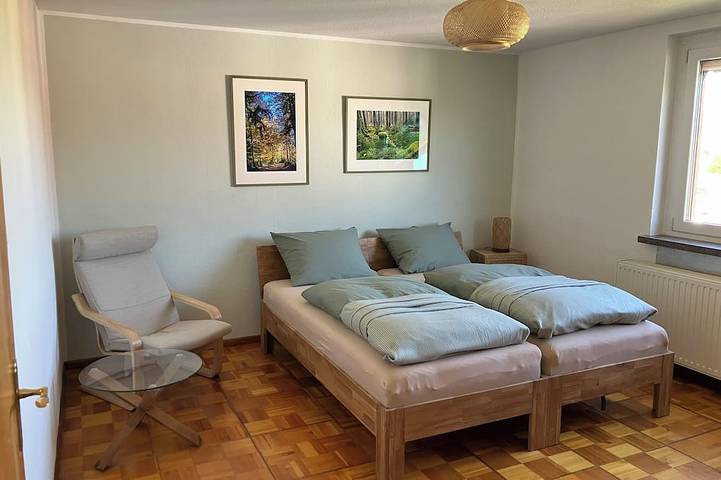 Ganze Wohnung, Schau in die Rhön - gemütliche Ferienwohnung mit schönem Ausblick vom Balkon in Urnshausen, Wartburg und Umgebung