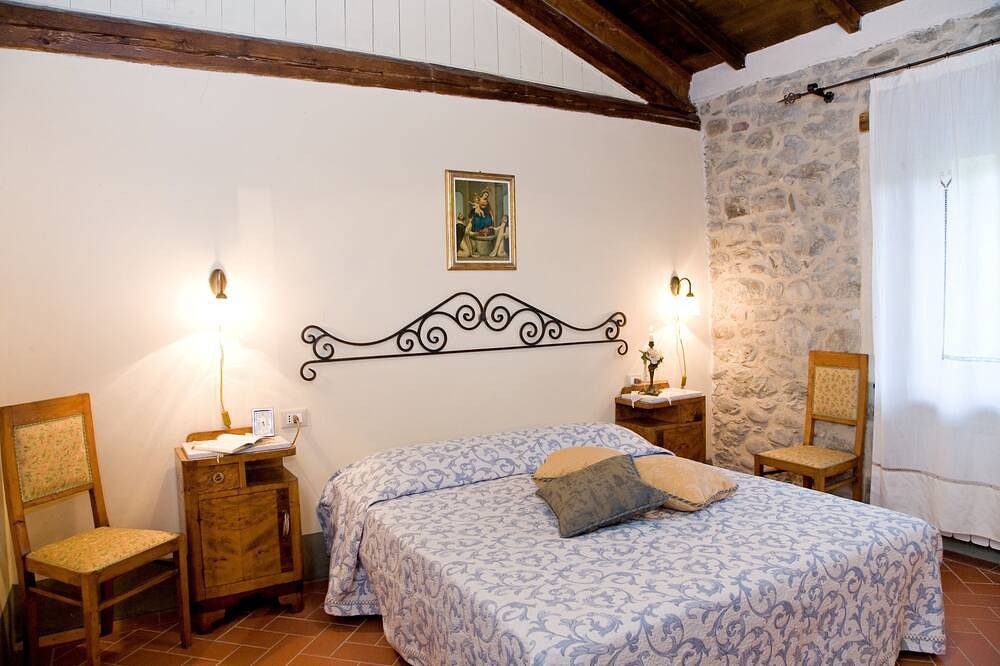 Het huis met een park in het groen, gezellig, volledig ingericht, dichtbij het dorp in Pratovecchio, Pratovecchio Stia