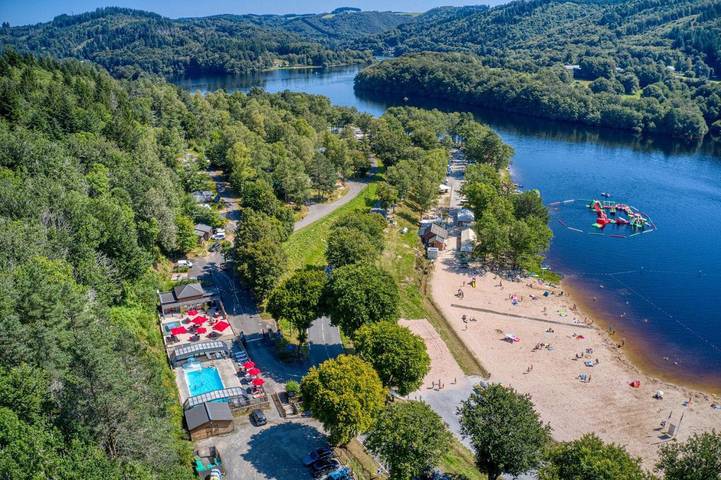 Camping pour 2 personnes, avec bassin pour enfant ainsi que terrasse et piscine, animaux acceptés