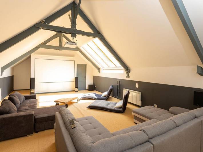 Location de vacances pour 12 personnes, avec terrasse ainsi que piscine et jardin à Le Tronchet - 4