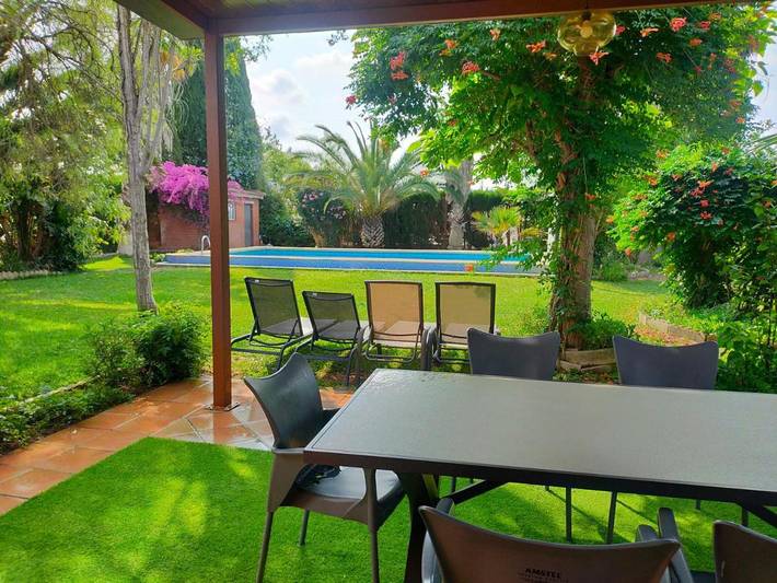 Apartamento para 8 personas, con Terraza y Jardín además de Piscina y Vistas en Utrera