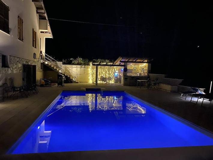 Casa vacanza per 12 persone, con piscina e panorama nonché giardino - 1