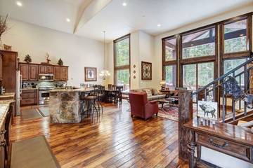Vacation Rental for 10 Guests in Blue River, Summit County, Picture 4