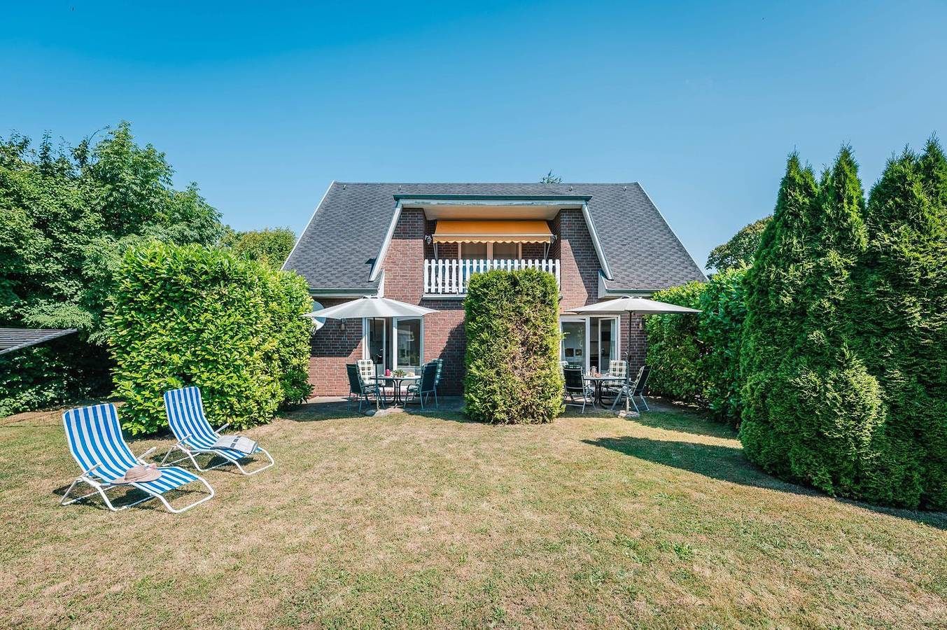 Ganze Wohnung, Charmante Ferienwohnung mit Terrasse, strandnah in Dranske, Rügen