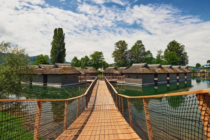 Ferienpark für 5 Personen, mit Terrasse und Seeblick sowie Sauna und Pool, mit Haustier in Slowenien - 4