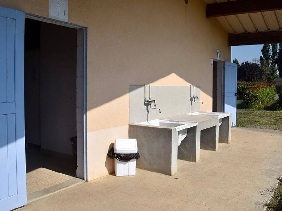Camping Le Village loisirs de Goule - Hébergement 4 personnes - Tipis 4 Pers. in Bessais-le-Fromental, Saint-Amand-Montrond