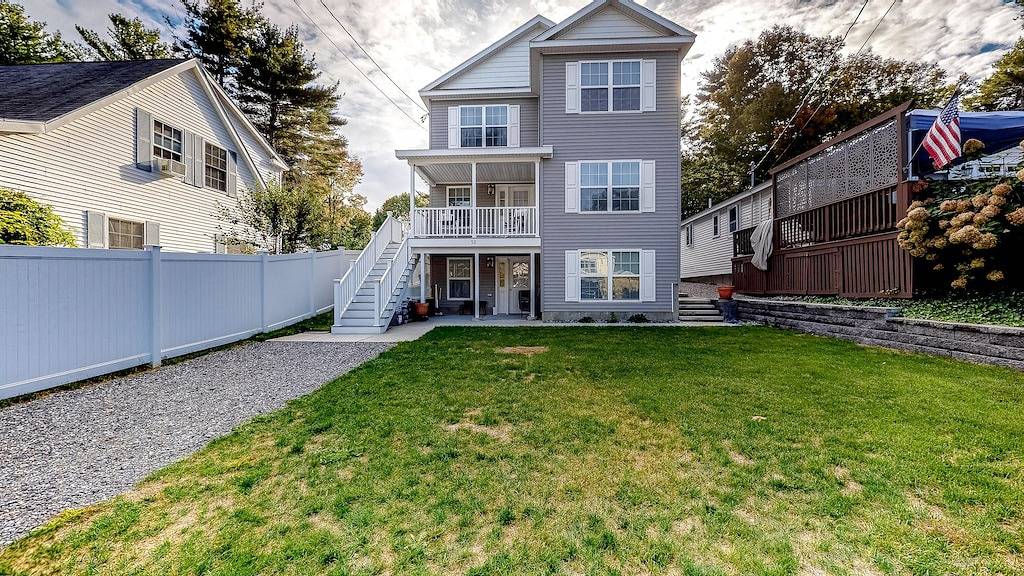 New home 3 blocks to Long Sands Beach with alfresco living in Cape Neddick, York County