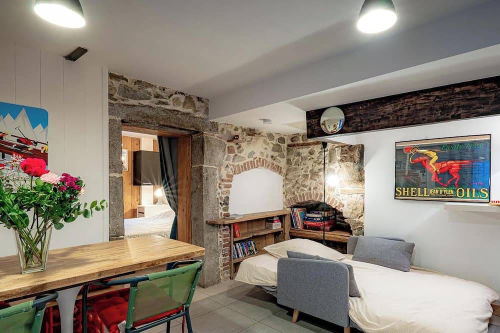 Entire apartment, The refuge at the end of the world in Saint-Alban-Leysse, Chambéry region