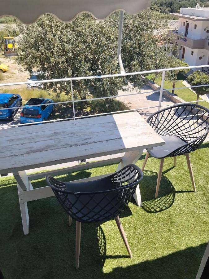 Gîte pour 2 personnes, avec Balcon ainsi que Terrasse et Jardin dans Soúgia - 4