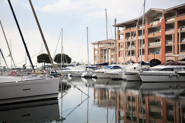 Gîte pour 6 personnes, avec piscine ainsi que balcon et vue dans Plage du Port Fréjus - 4