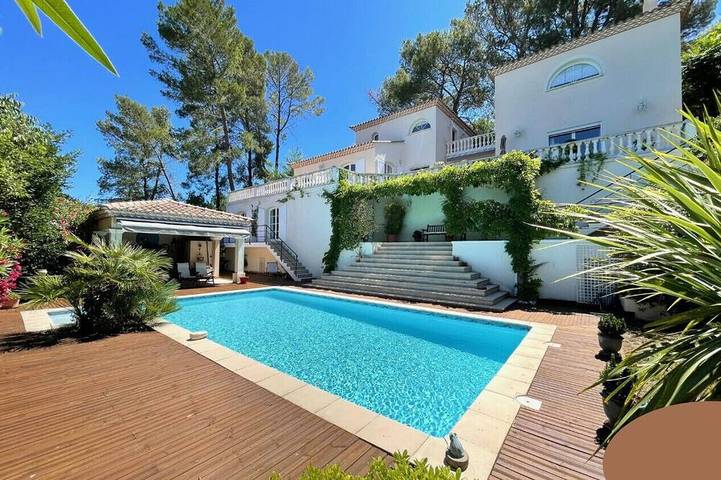 Location de vacances pour 10 personnes, avec Balcon et Jardin à Villevieille