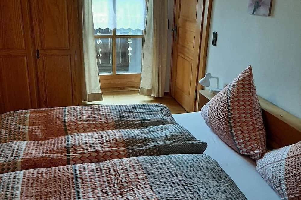 Ganze Wohnung, Gemütliche Ferienwohnung (100 m2) mit Balkon und Kinderspielecke, perfekt für Familien in Viechtach, Ostbayern