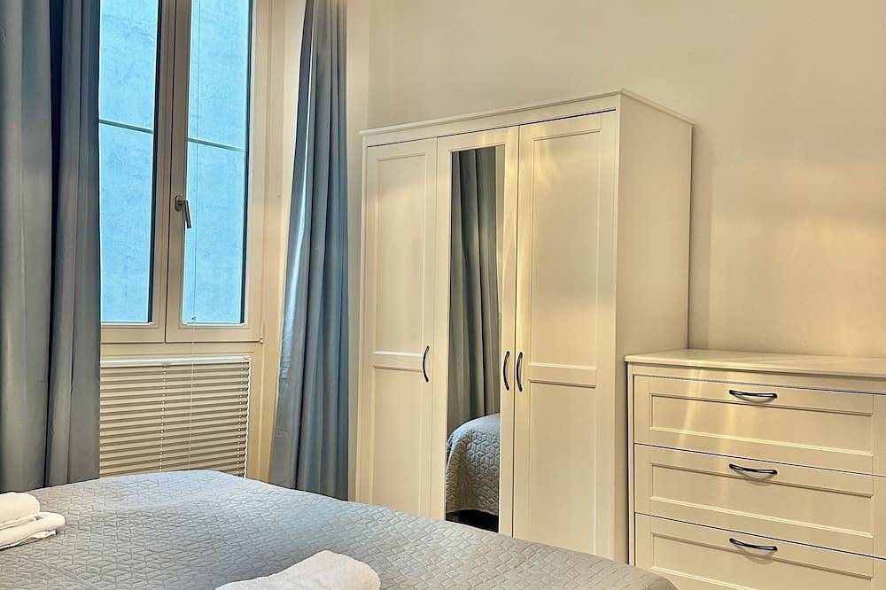 Ganze Wohnung, Modernes Apartment in Altbauvilla mit 3 Schlafzimmern und 2 Bädern im Zentrum in Oldenburg, Nordseeküste