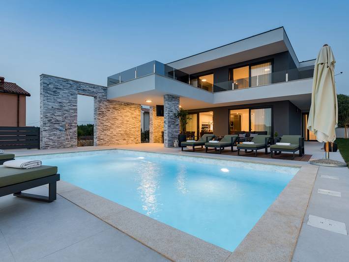 Villa pour 8 personnes, avec piscine et balcon ainsi que sauna et jardin à Novigrad - 4