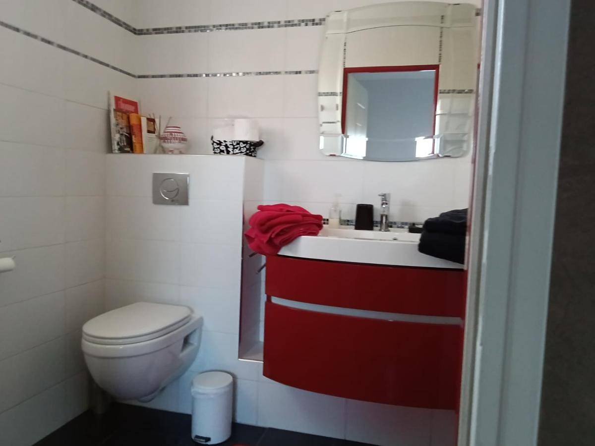 Double Room with Private Bathroom in La Verrière, Yvelines
