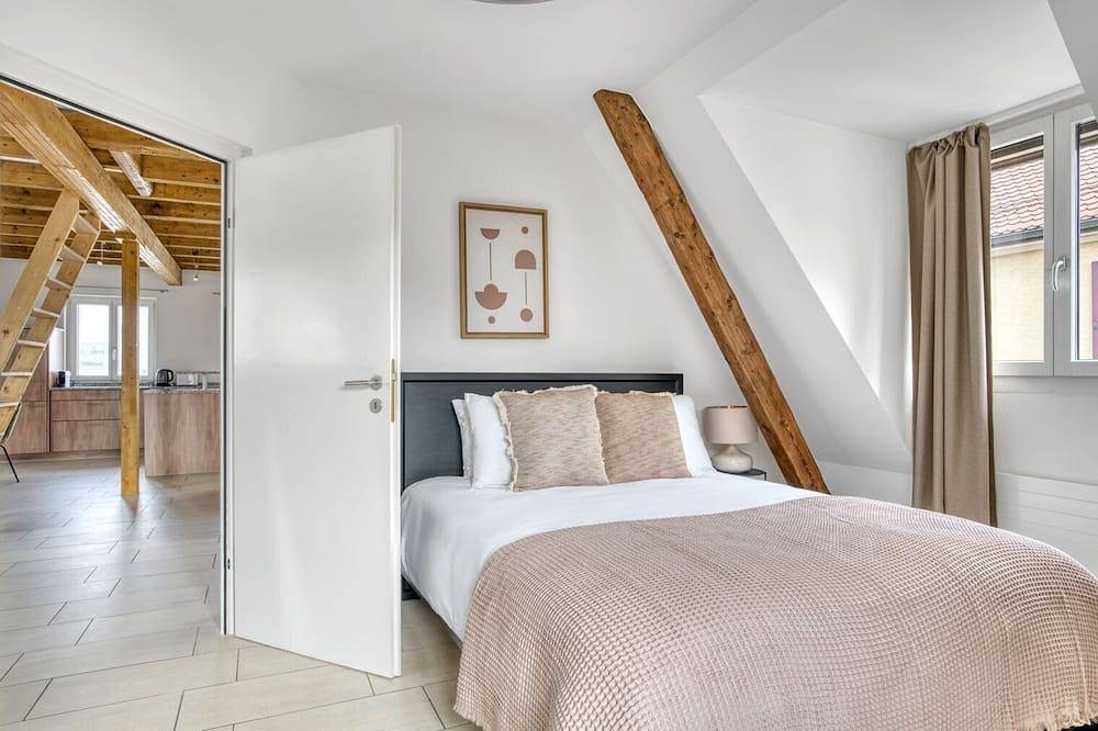 Ganze Wohnung, Hip Oerlikon 2.5 Room w/ Storage, 2 mins to local market, by Blueground in Zürich, Bezirk Zürich
