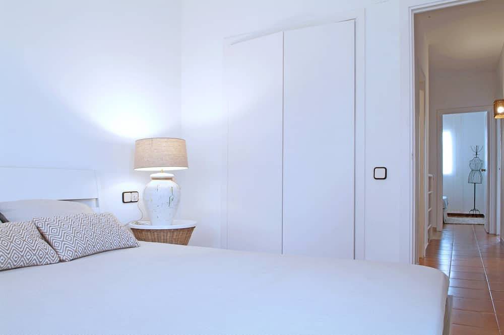 Casa 8 pax, jardín y piscina comunitaria, barbacoa privada, wifi gratis y aire acondicionado en el salón. Cerca de la playa de la Costa Brava y Costa Barcelona. Vivalidays Pinell. in Palafolls, Costa del Maresme