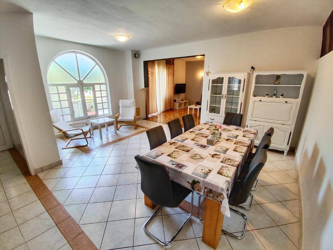 Charmantes Ferienhaus in Ljubač mit privatem Pool und Bergblick in Ljubac, Zadar