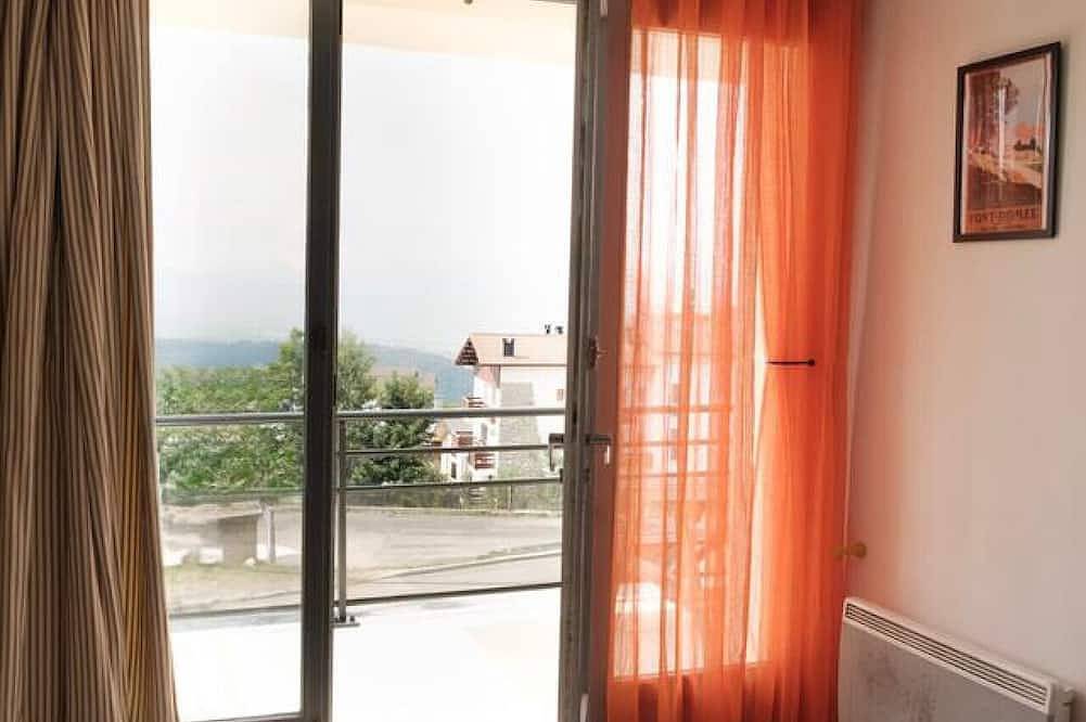 Apartamento entero, Altitude 1760 - Studio avec balcon ensoleillé in Font-Romeu-Odeillo-Via, Parque Natural Regional de los Pirineos Catalanes