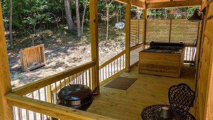 Log Cabin for 4 Guests in Alabama, Picture 3