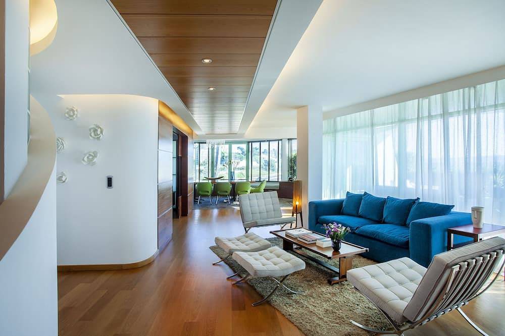 Apartamento inteiro, Sea view Luxury Apart. in Condo, Garden, Beach, Pool, Lisbon area in Paço de Arcos, Costa de Lisboa