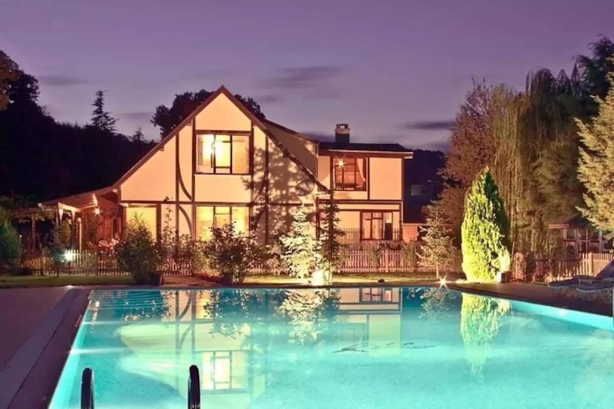 Villa with Private Pool in Region Marmara