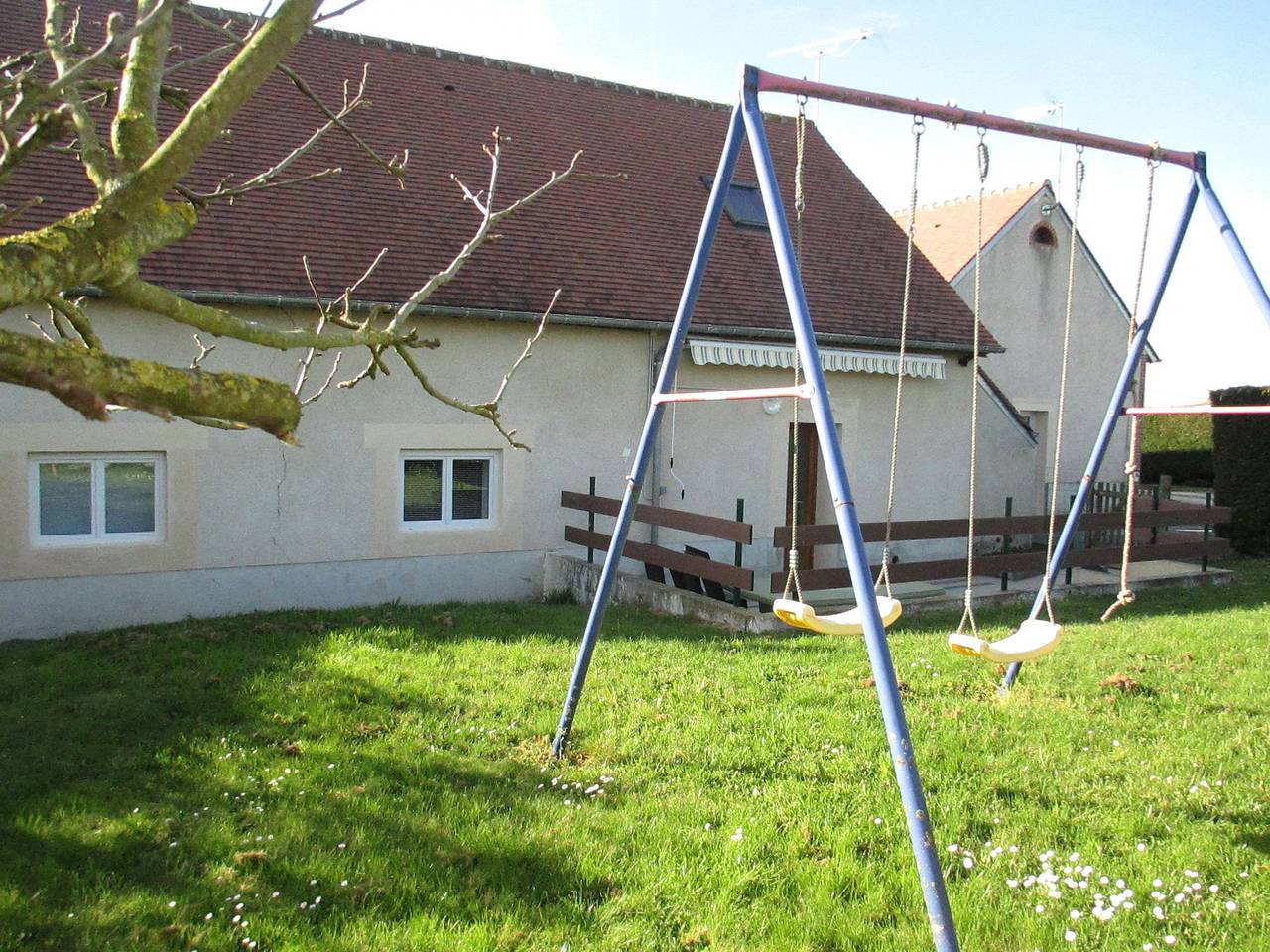 Gîte familial à la ferme avec jardin clos, proche Forêt d'Orléans et étangs, lits faits, jeux enfants in Vieilles-Maisons-sur-Joudry, Région de Montargis