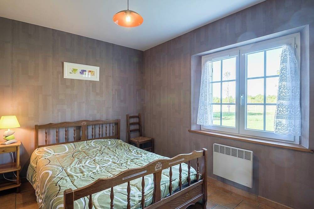 Spacious holiday home with terrace in Saint-Nexans, Périgord Pourpre