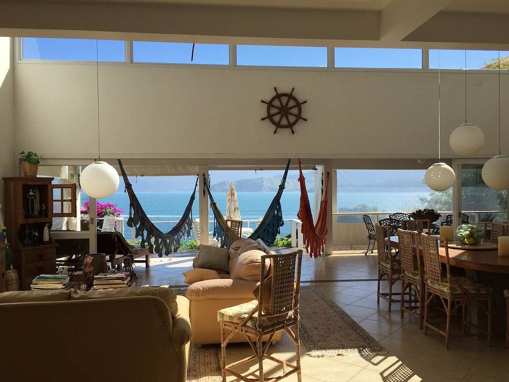 Oceanfront Movie House, Schlafmöglichkeiten für 14 in Cambaquara, Ilhabela