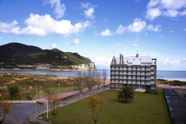 Hôtel pour 3 personnes, avec terrasse ainsi que vue et piscine à Laredo - 3