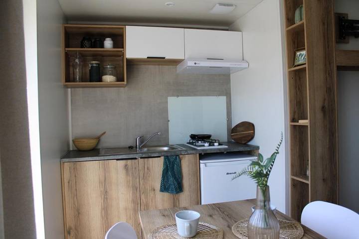 Camping pour 2 personnes, avec Jacuzzi et Terrasse ainsi que Jardin et Piscine