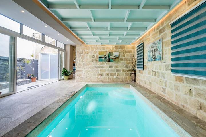 Villa für 4 Personen, mit Whirlpool und Garten sowie Pool