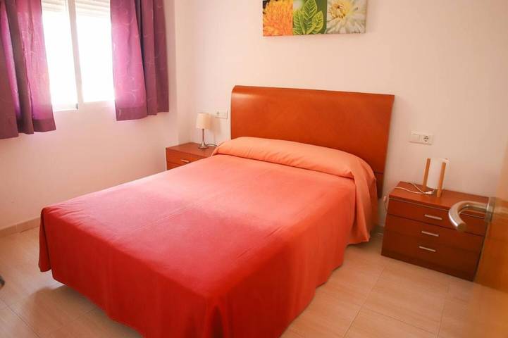 Gîte pour 6 personnes, avec terrasse ainsi que vue et piscine à Piles - 4