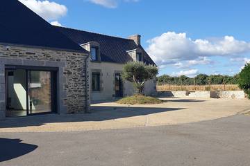 Location de vacances pour 10 personnes, avec jardin et terrasse à Tréogat