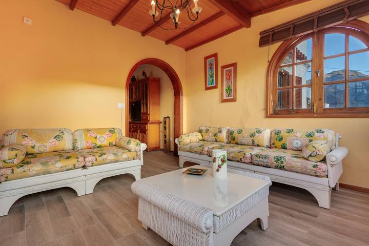 Holiday Home 'Los Mangos' with Sea View, Shared Terrace and Wi-Fi in La Suerte (Canary Island), Agaete